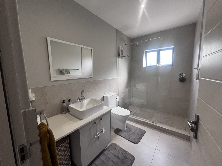 To Let 4 Bedroom Property for Rent in Royal Ascot Western Cape
